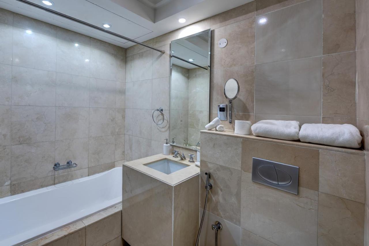 Durrani Homes - Unique Garden Apt at Souk Al Bahar besides Dubai Mall&Burjkhalifa with private jaccuzi Bagian luar foto
